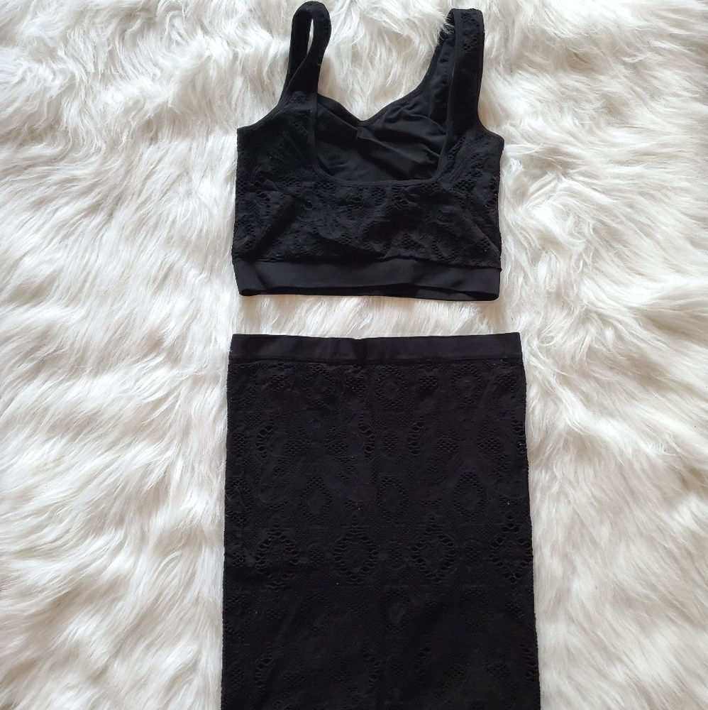 MATCHING SET!! 👗 LITTLE BLACK TOP AND SKIRT - Picture 2 of 2